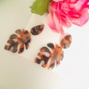 NWT Forever 21 Dangle Earrings.